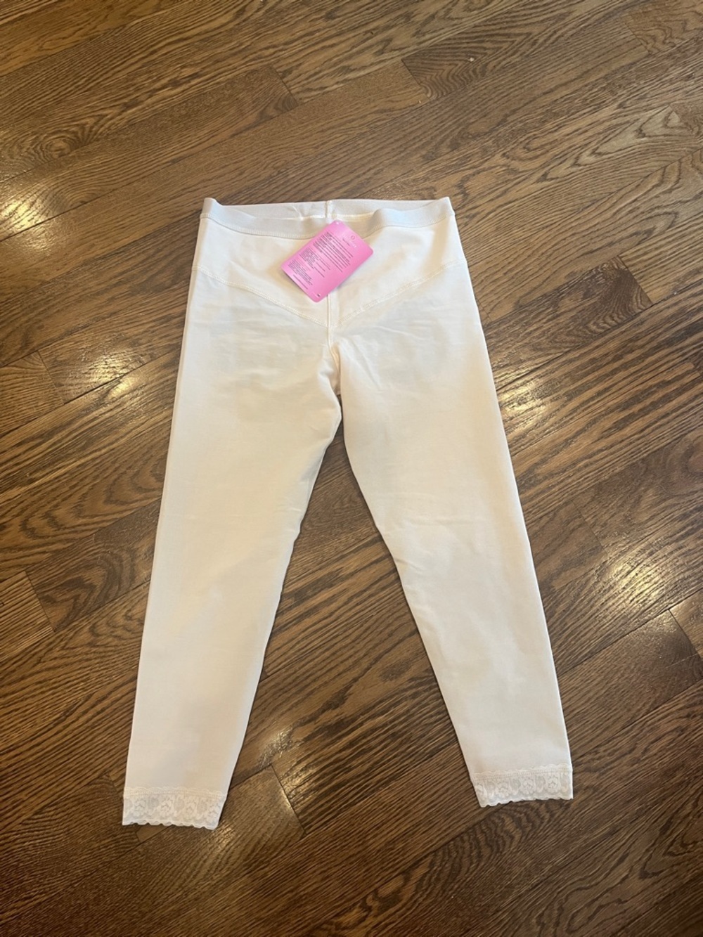 Equilibrium NWT GIRDLE M Cream Lace-Hem Leggings made in Colombia